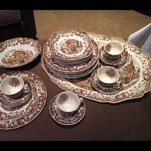 His Majesty Dinnerware